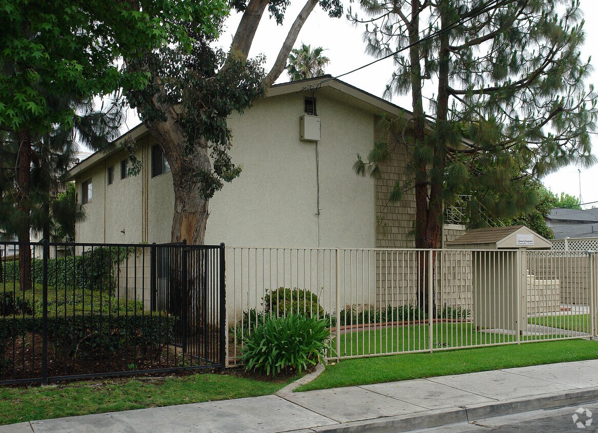 Building Photo - 1920 Wallace Ave