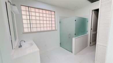 Building Photo - 4601 Country Club View