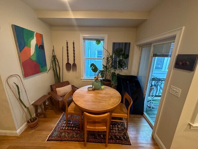 Foto del edificio - 739 Somerville Ave