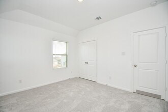 Building Photo - 5624 Frst Cv Dr