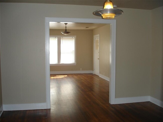 Foto del edificio - 311 W 21st St