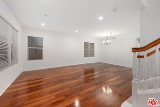 Building Photo - 6020 S Seabluff Dr