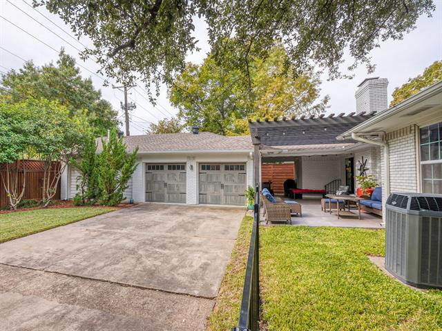 Foto del edificio - 6356 Woodcrest Ln