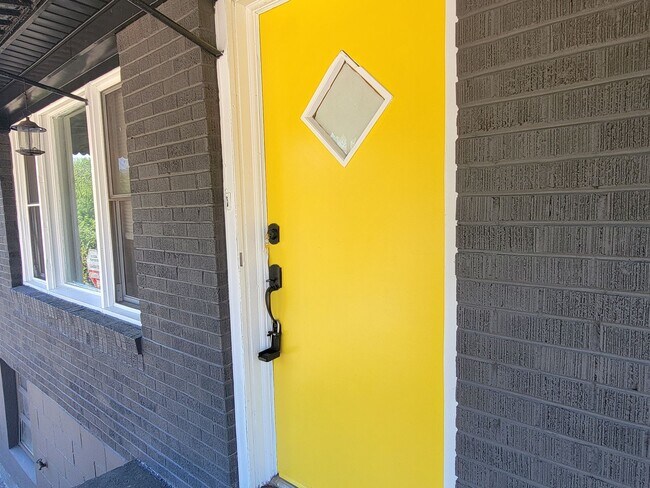 Foto del edificio - 3 Bedroom Brick Ranch on Basement/5 Min Drive to Downtown Atlanta