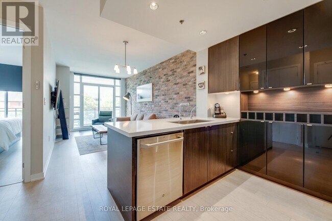 Photo du bâtiment - 88-388 Colgate Ave
