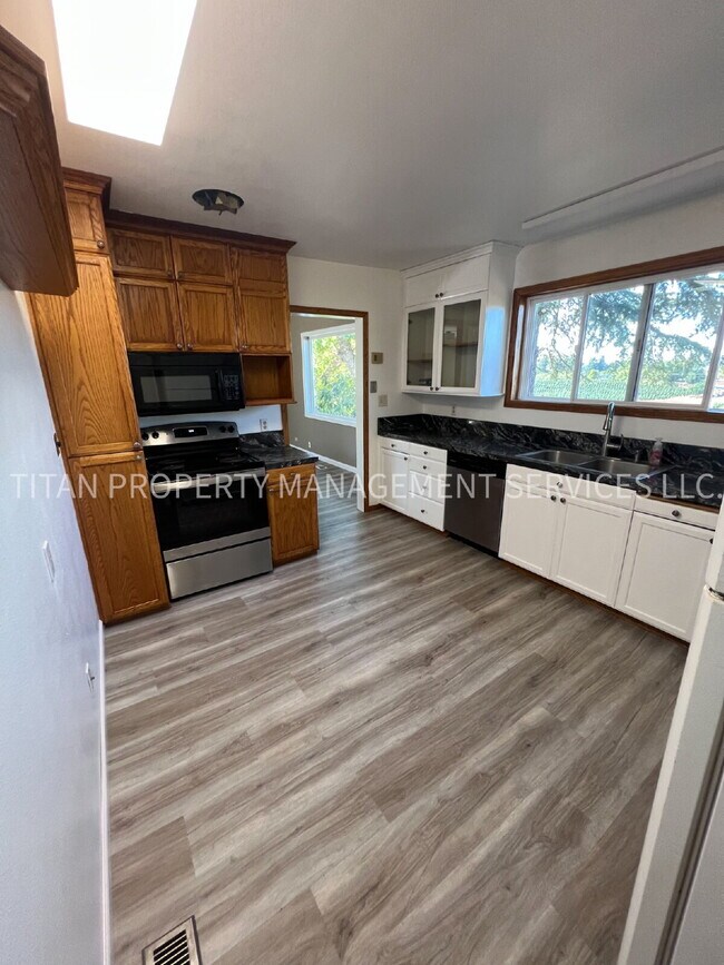 Foto del edificio - Charming 4-Bed Farm house with 2.5 Baths o...