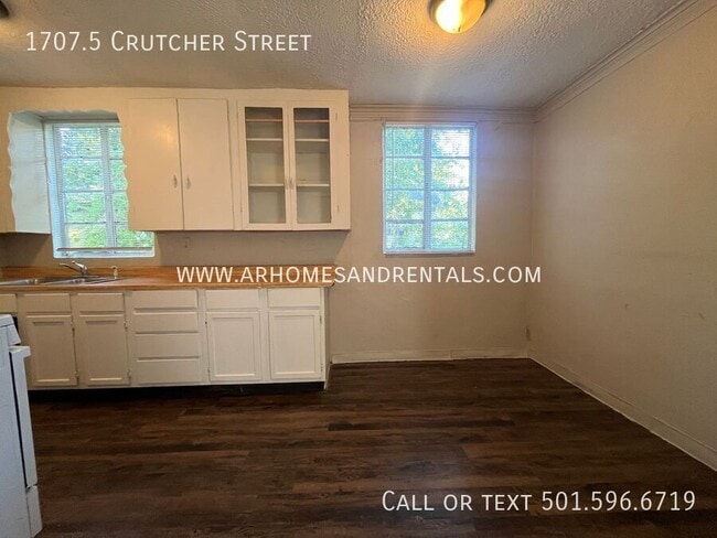 Building Photo - 1707.5 Crutcher St