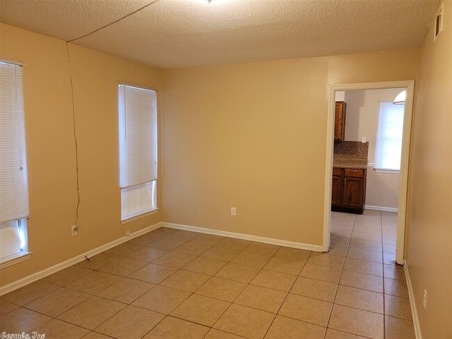 Building Photo - 217 Stonewall Dr