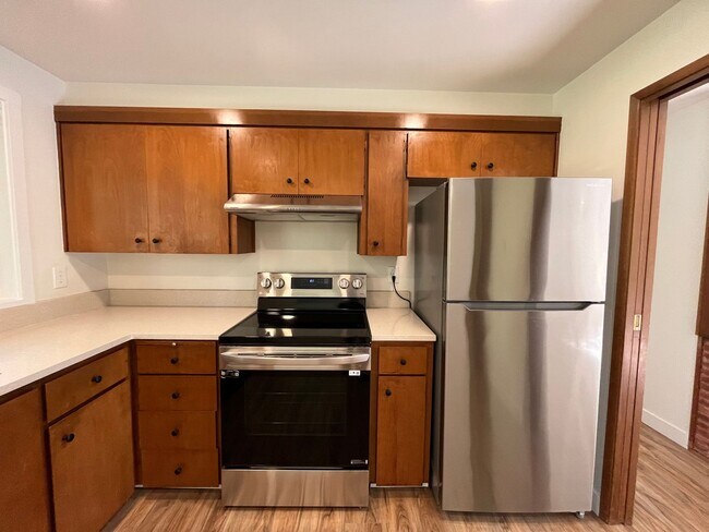 Foto del edificio - Beautiful 2 Bed, 1 Bath Duplex in SW Portland! Enjoy Private Yard, Spacious Floorplan in a Great ...