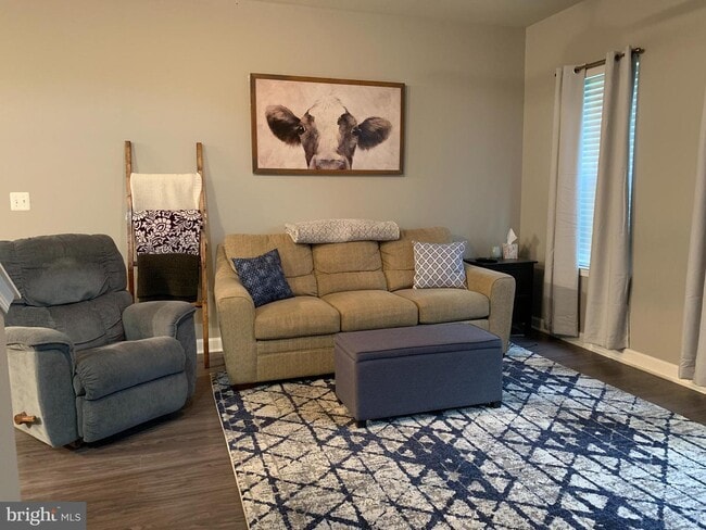 Building Photo - Charming Townhome-Style Condo with Garage ...