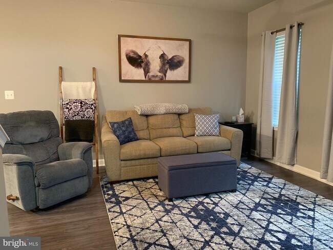 Foto del edificio - Charming Townhome-Style Condo with Garage ...
