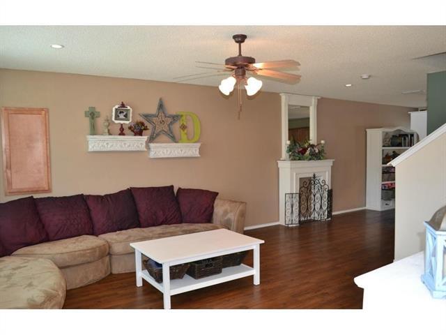 Foto del edificio - 5744 Giddyup Ln