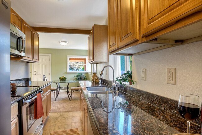 Cocina - 7111 31st Ave SW