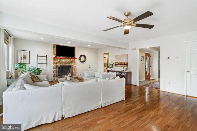 Foto del edificio - 5827 Wessex Ln