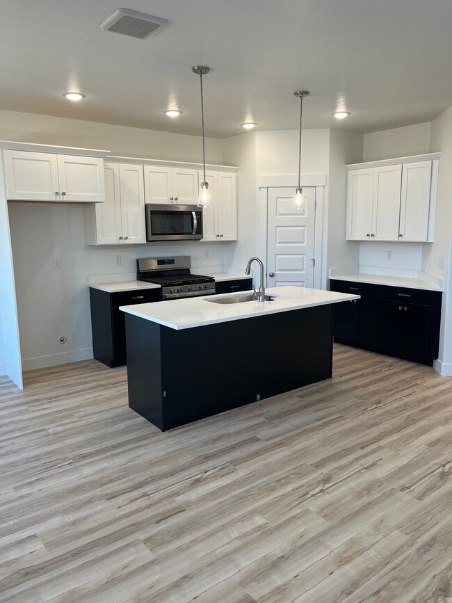 Foto del edificio - 1576 W Banner Dr