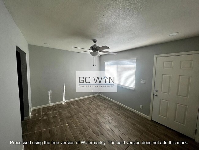 Foto del edificio - 6645 West Myrtle Ave