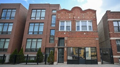 Building Photo - 3649 W Montrose Ave