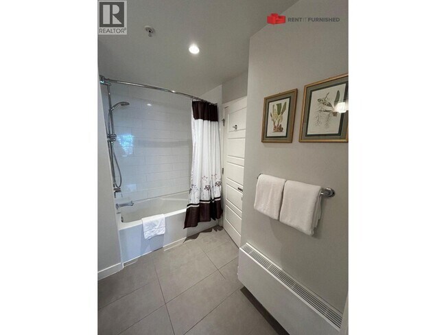 Photo du bâtiment - 215 W 1st Ave