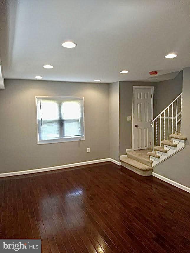 Building Photo - 717 71st Ave