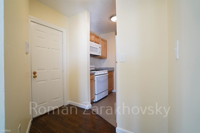 Building Photo - 3 br, 1 bath  - 11 Lorraine Ter # 3RZ