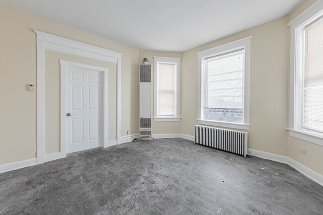 Building Photo - 758 W 71st St