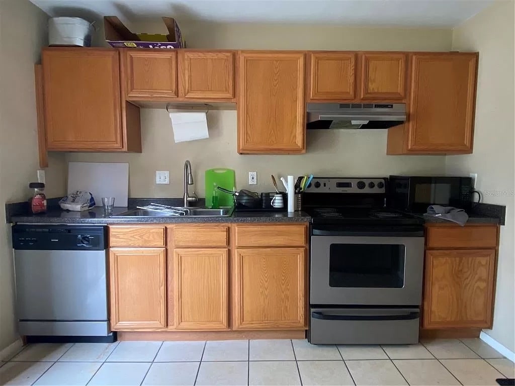 Kitchen - 507 NW 39th Rd