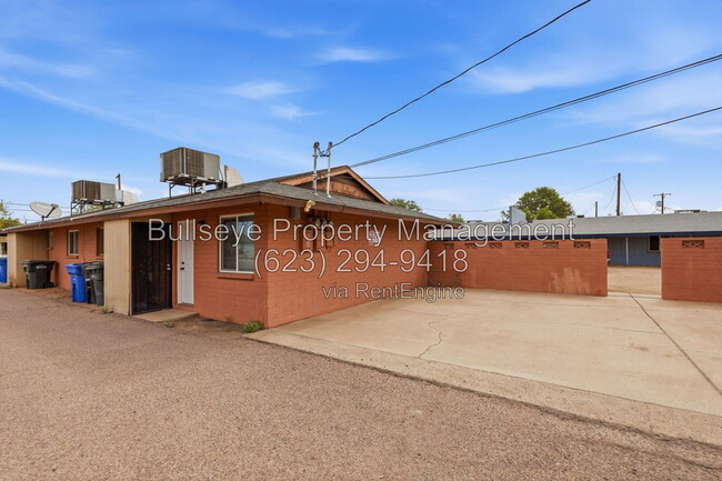 Foto del edificio - 2245 W Glenrosa Ave