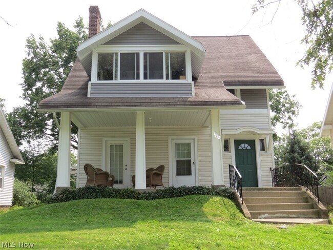 Foto del edificio - 124 Sage Ave