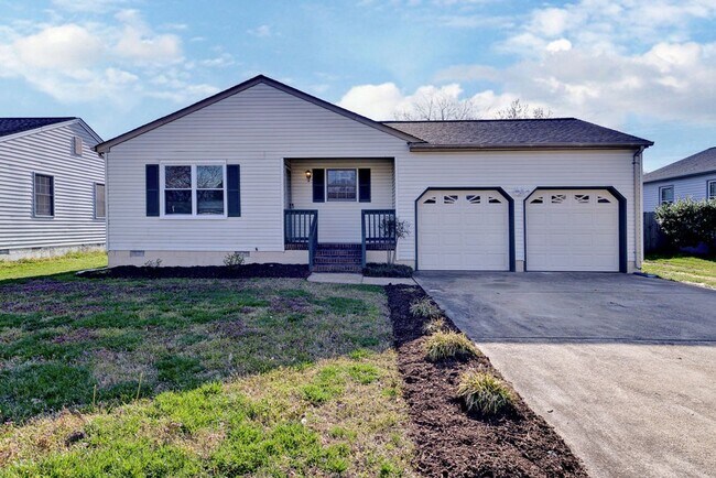 Building Photo - 910 Charlotte Dr
