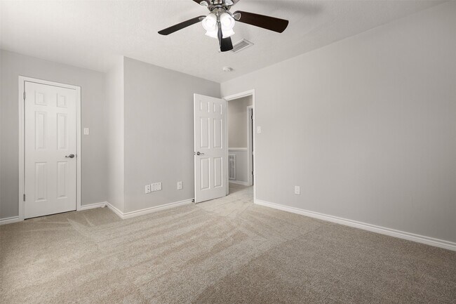 Foto del edificio - 602 Oak Briar Dr