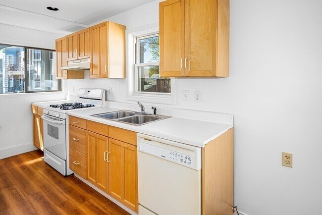 Foto del edificio - 30 Everett Ave