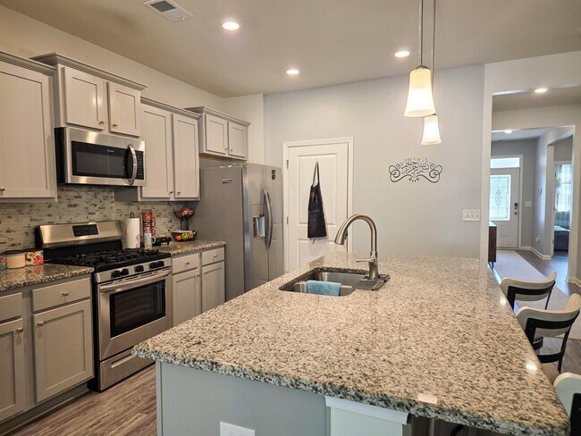 Building Photo - 212 Legends Dr