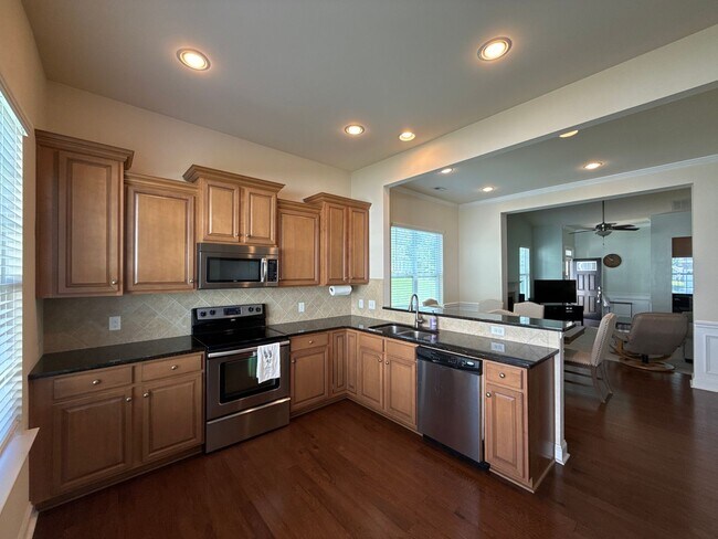 Building Photo - End unit in Waters Edge Community in Belmont!
