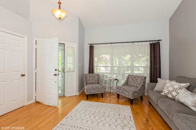 Building Photo - 724 Wildflower Cir