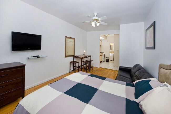 Foto del edificio - 318 E 80th St