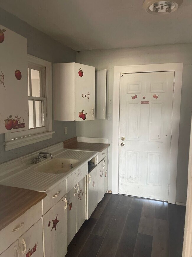 Foto del edificio - 2702 Meadow Ave