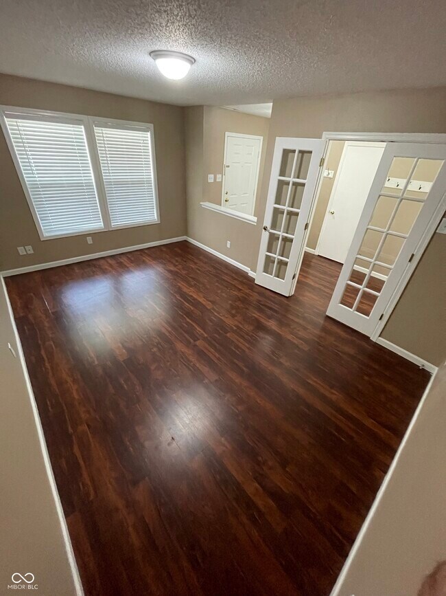 Foto del edificio - 2830 Monarchy Ln