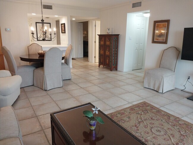 Building Photo - 2045 Gulf of Mexico Dr