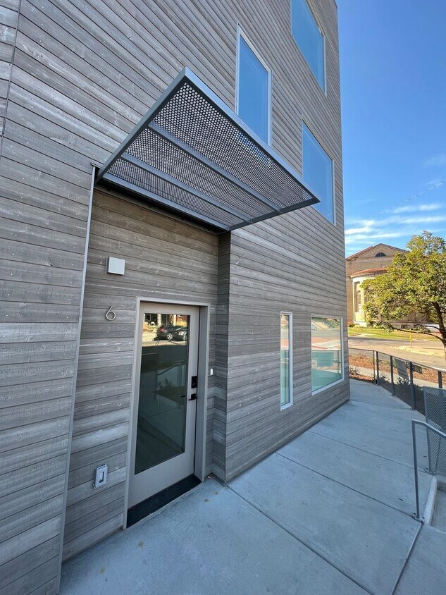Primary Photo - New Build Townhome in the Highlands
