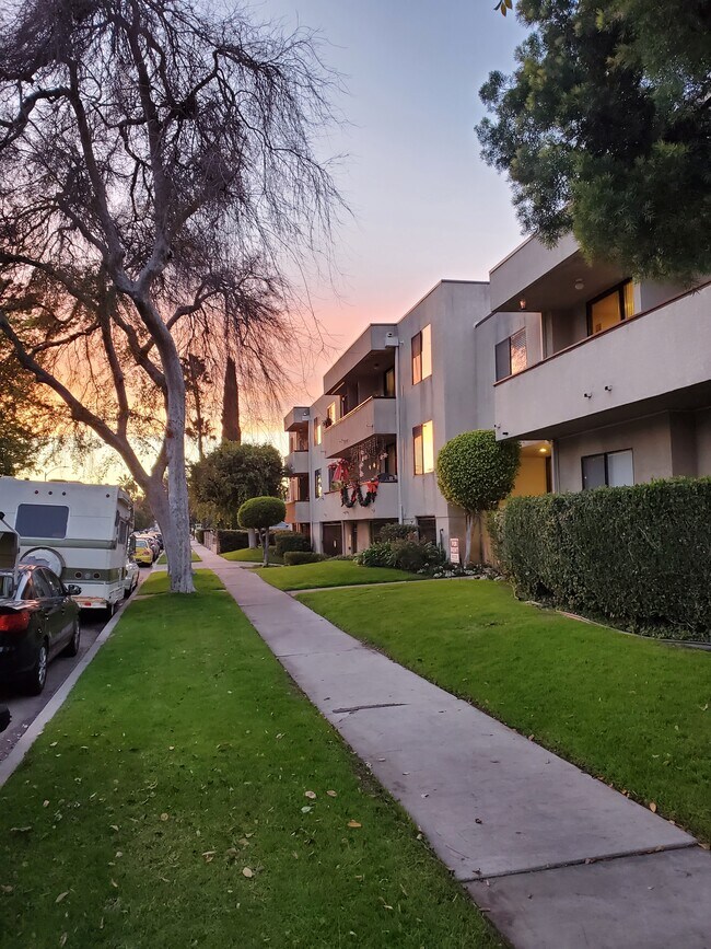Foto del edificio - 10815 Hesby St