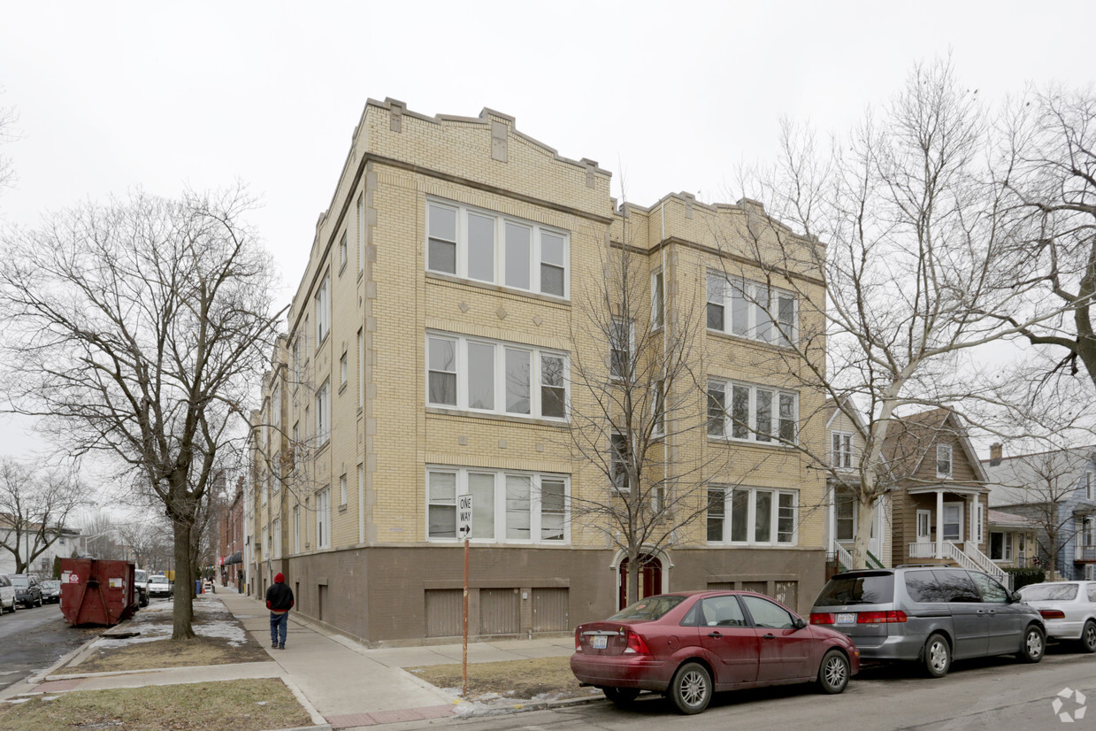 Primary Photo - 2855 N Hamlin Ave