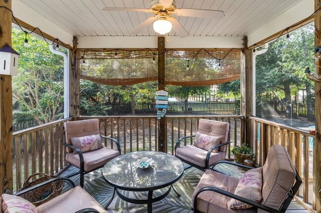 Building Photo - PERFECT "WORK FROM HOME" LOCATION