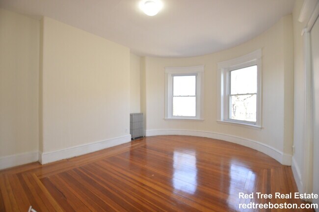 Building Photo - 1595 Beacon St