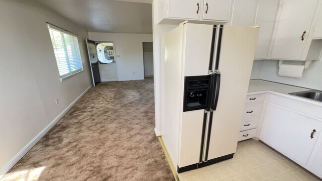 Foto del edificio - Jeanette Avenue-1041/1043 (Duplex)