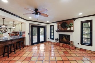 Building Photo - 2077 Racimo Dr