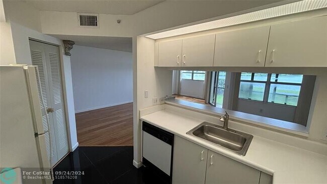 Building Photo - 13800 SW 5th Ct