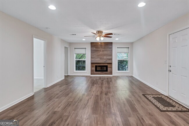 Building Photo - 5772 Lilburn Stone Mountain Rd