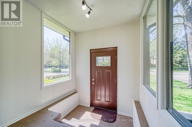 Building Photo - 425 Maple Grove Dr