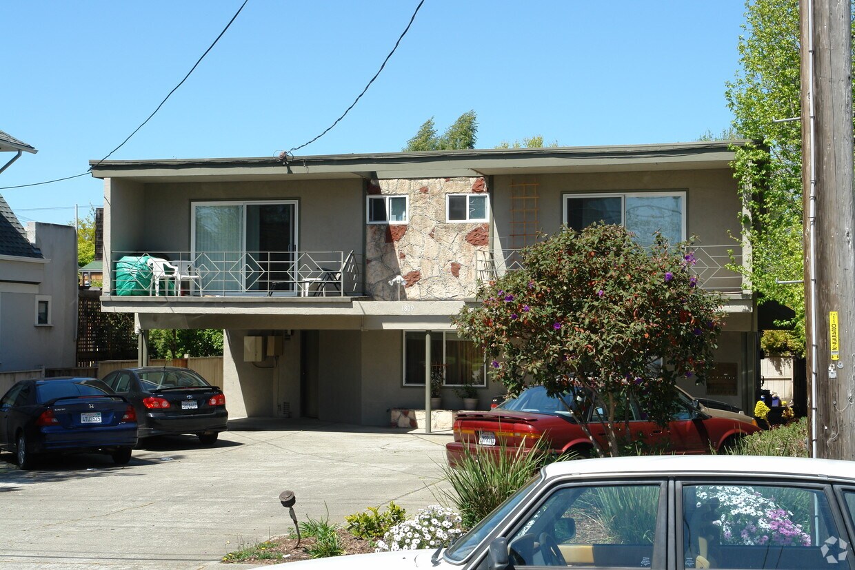 Primary Photo - 1809 Blake St