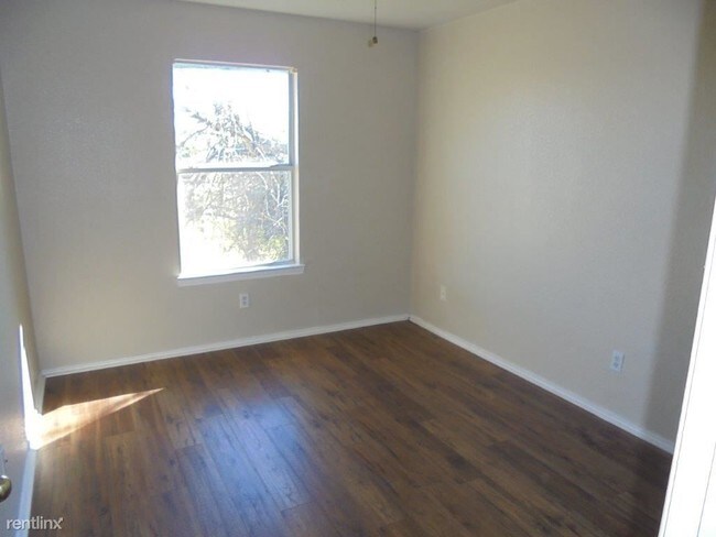 Building Photo - 1710 Benttree Dr